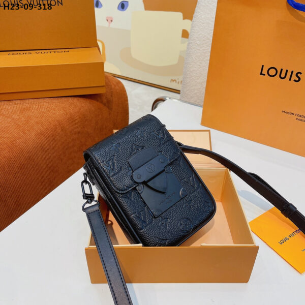 LOUIS VUITTON S LOCK VERTICAL WEARABLE WALLET BLACK 19CM M81524 - Image 4