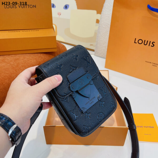 LOUIS VUITTON S LOCK VERTICAL WEARABLE WALLET BLACK 19CM M81524 - Image 5