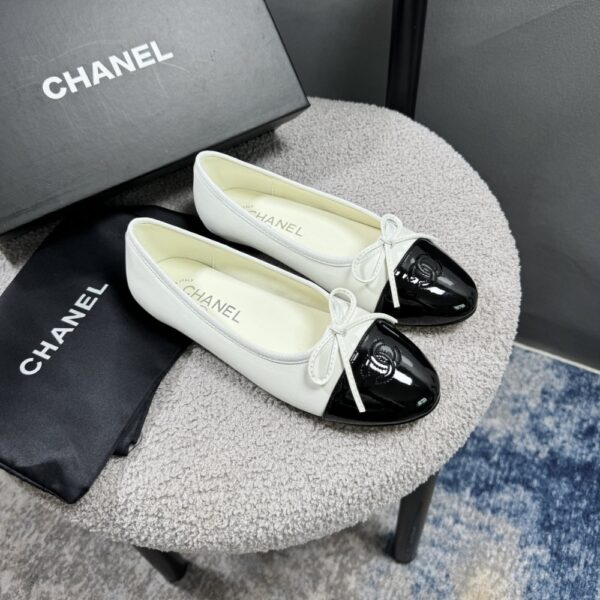 CHANEL BALLERINA FLAT SHOES IN WHITE - Image 3
