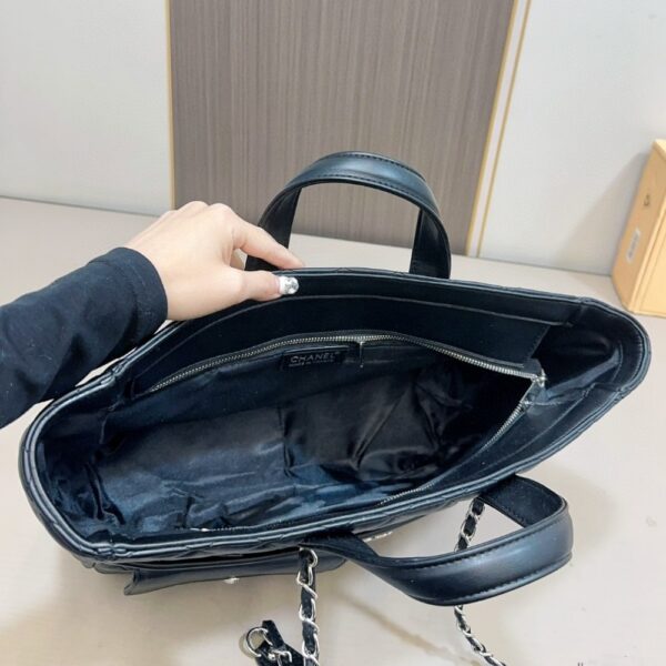 CHANEL LARGE ZIPPED SHOPPING BAG BLACK 32CM - Image 4