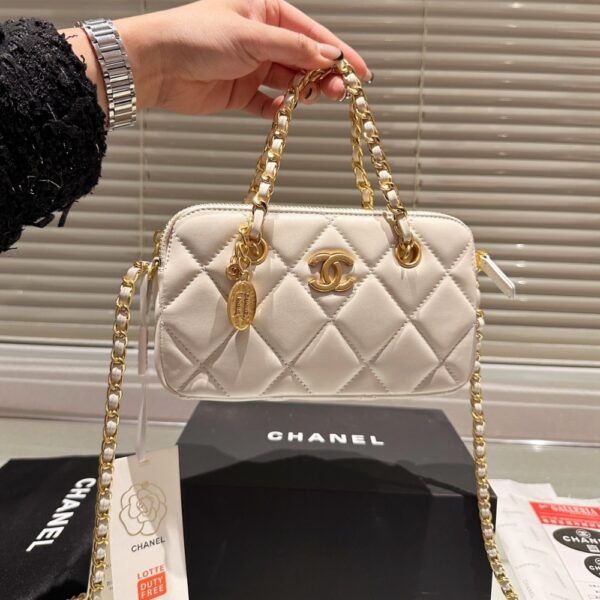 CHANEL MATELASSE FLAP BAG WITH CHAIN WHITE 20CM - Image 2