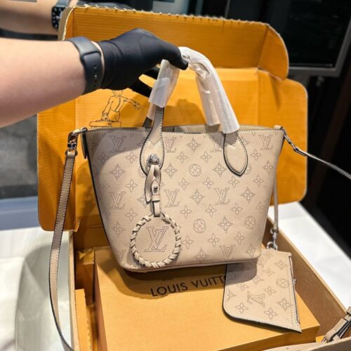 Alternative view of Louis Vuitton Blossom Mahina Leather Bag Beige 21Cm