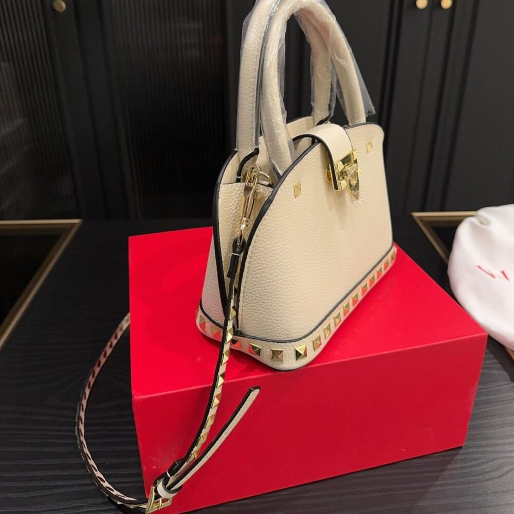 VALENTINO GARAVANI ROCKSTUD HANDBAG IN GRAINY LEATHER WHITE 21CM - Image 4