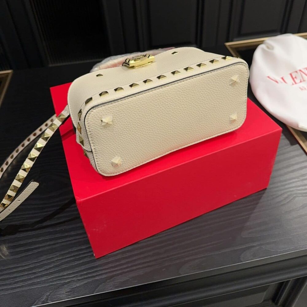 VALENTINO GARAVANI ROCKSTUD HANDBAG IN GRAINY LEATHER WHITE 21CM - Image 6