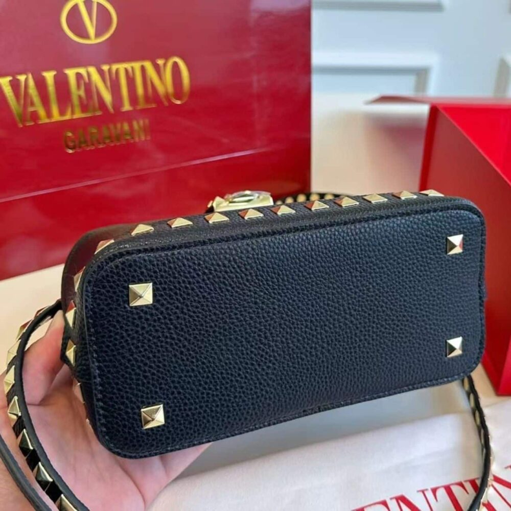 VALENTINO GARAVANI ROCKSTUD HANDBAG IN GRAINY LEATHER BLACK 21CM - Image 6