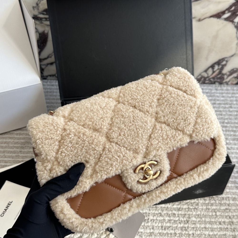 CHANEL FLAP BAG SHEARLING BEIGE AND BROWN 23CM AS5149 B18194 NZW48 - Image 2