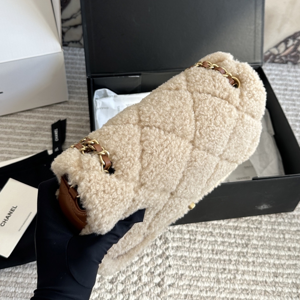 CHANEL FLAP BAG SHEARLING BEIGE AND BROWN 23CM AS5149 B18194 NZW48 - Image 3