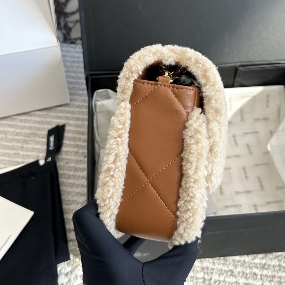 CHANEL FLAP BAG SHEARLING BEIGE AND BROWN 23CM AS5149 B18194 NZW48 - Image 5