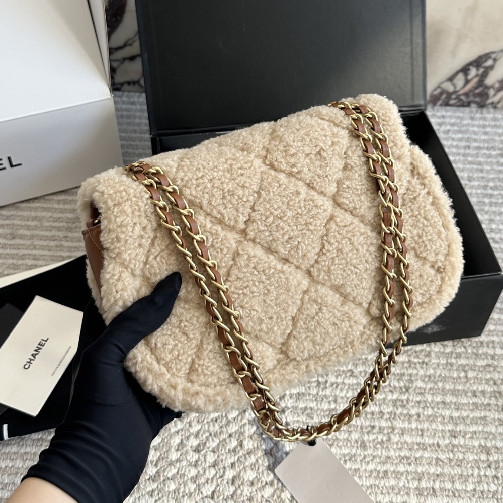 CHANEL FLAP BAG SHEARLING BEIGE AND BROWN 23CM AS5149 B18194 NZW48 - Image 6