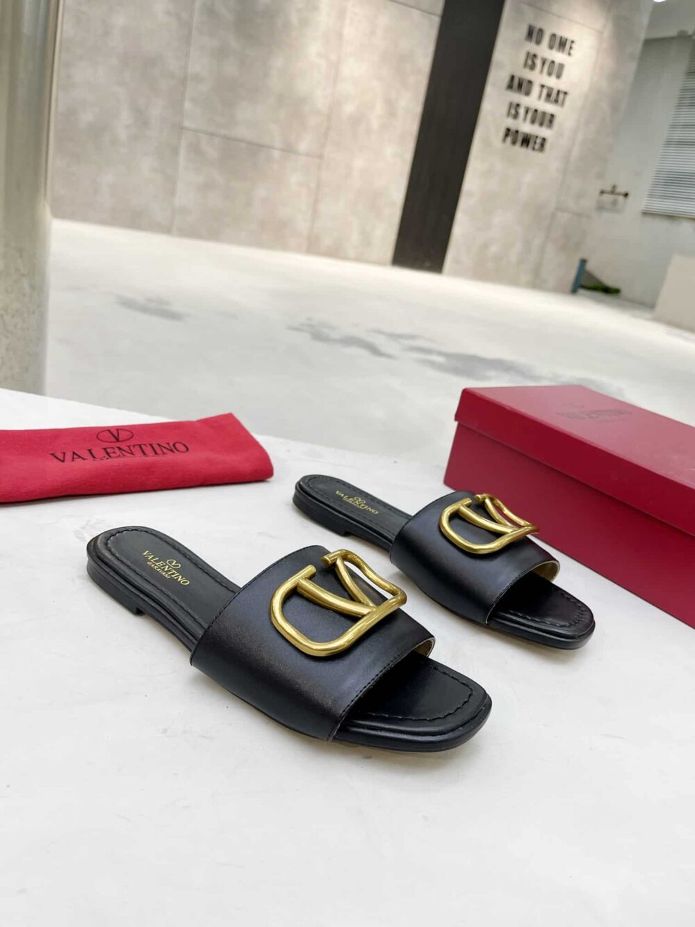 VALENTINO GARAVANI VLOGO SIGNATURE SLIDE SANDAL BLACK - Image 2