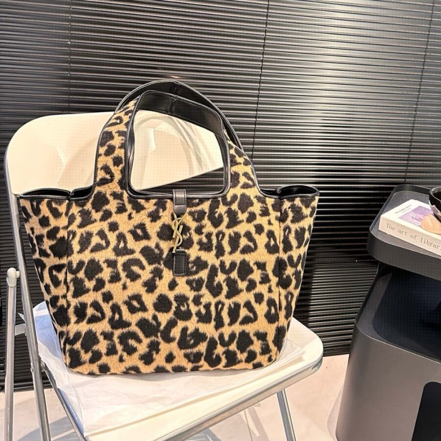 Alternative view of Saint Laurent Le 5 À 7 Bea In Pony Hair Leather Leopard 31Cm 763435Aad0N2063