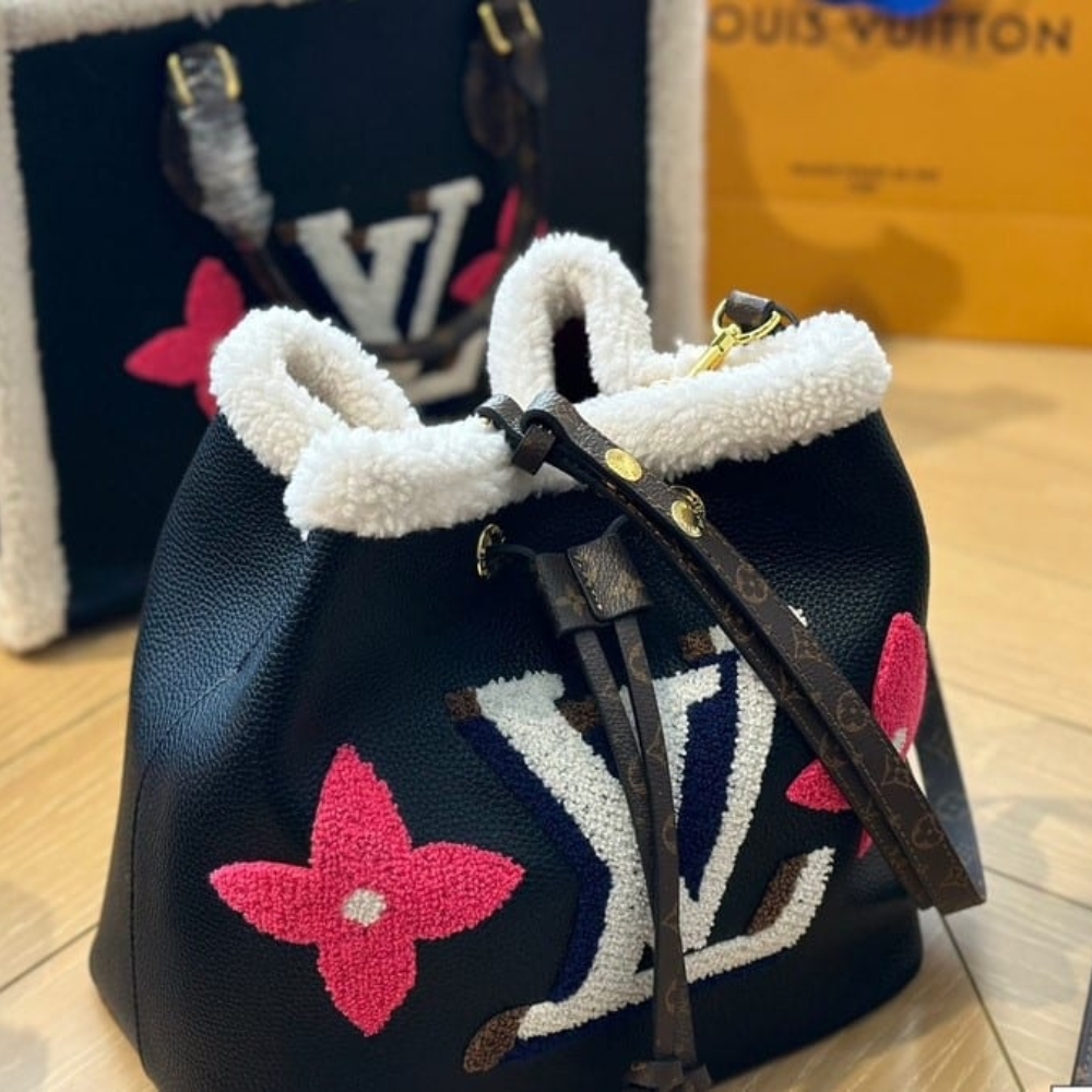 LOUIS VUITTON NEONOE MM BAG MONOGRAM TEDDY SHEARLING BLACK 26CM M56963 - Image 3