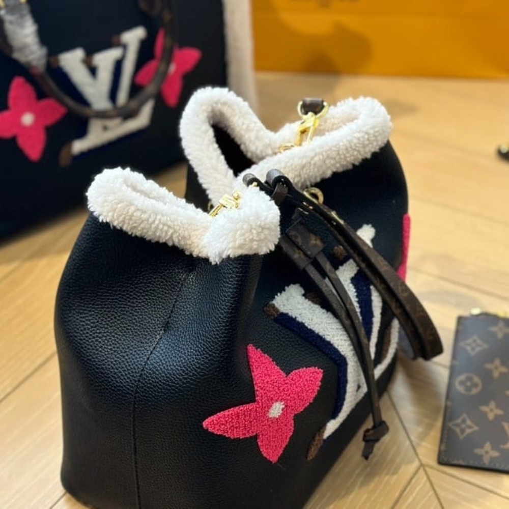 LOUIS VUITTON NEONOE MM BAG MONOGRAM TEDDY SHEARLING BLACK 26CM M56963 - Image 4