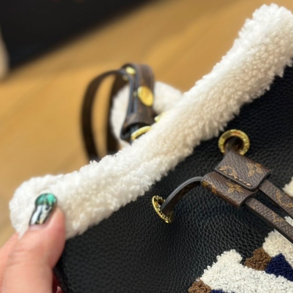 LOUIS VUITTON NEONOE MM BAG MONOGRAM TEDDY SHEARLING BLACK 26CM M56963 - Image 6