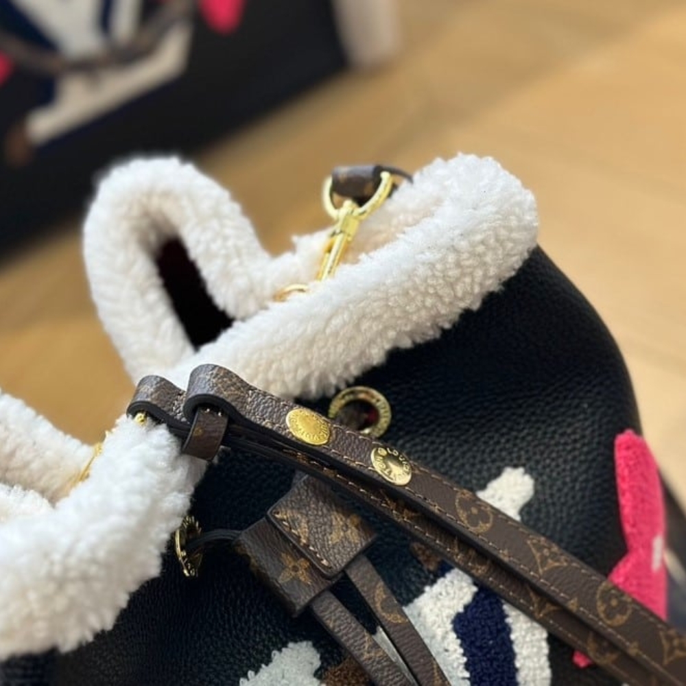 LOUIS VUITTON NEONOE MM BAG MONOGRAM TEDDY SHEARLING BLACK 26CM M56963 - Image 8