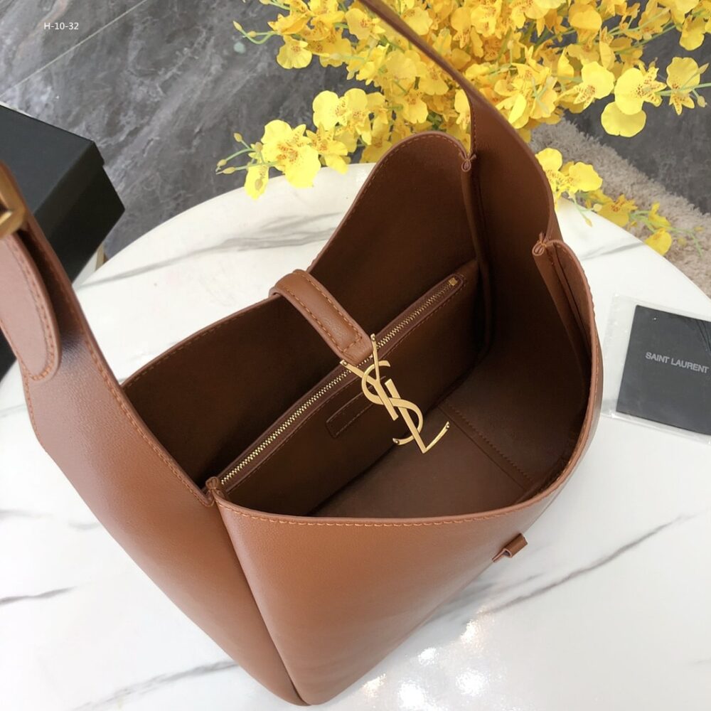 SAINT LAURENT LE 5 À 7 SUPPLE LARGE IN GRAINED LEATHER BROWN 31CM 713938AAAUQ2536 - Image 5