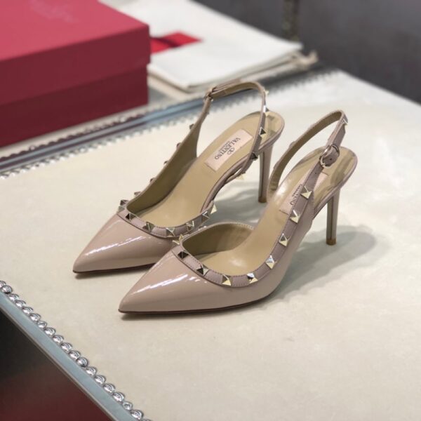 VALENTINO GARAVANI ROCKSTUD PATENT LEATHER STRAP PUMP BEIGE - Image 2