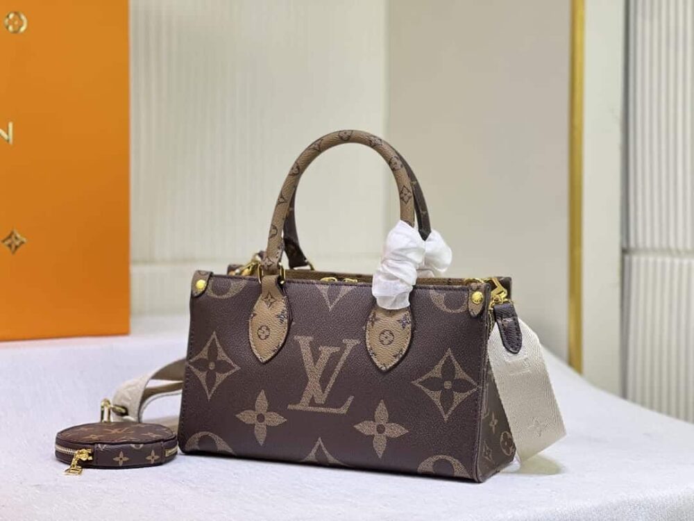 LOUIS VUITTON ONTHEGO EAST WEST GIANT MONOGRAM 25CM M46653 - Image 5