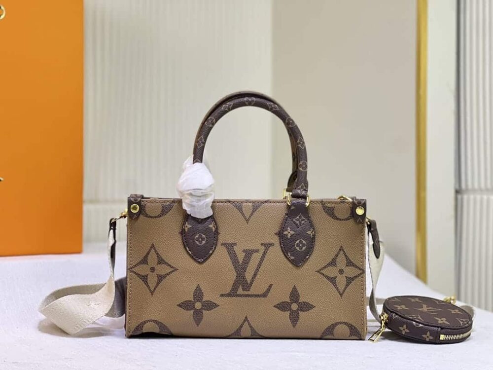 LOUIS VUITTON ONTHEGO EAST WEST GIANT MONOGRAM 25CM M46653 - Image 3