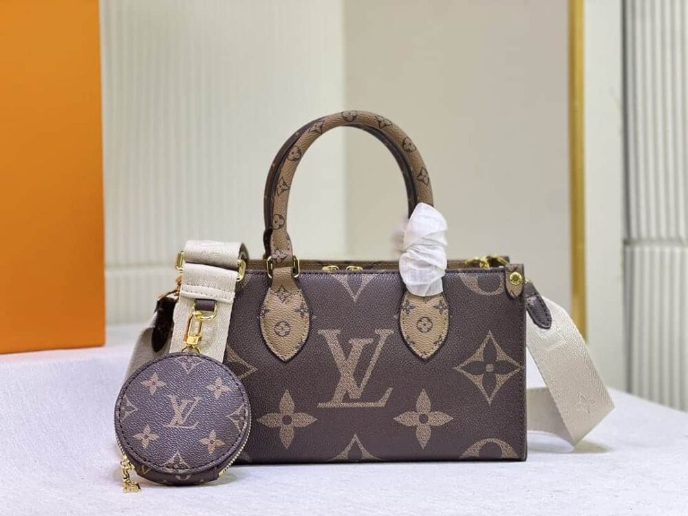 LOUIS VUITTON ONTHEGO EAST WEST GIANT MONOGRAM 25CM M46653 - Image 2