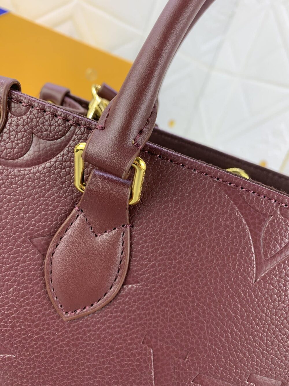 LOUIS VUITTON ONTHEGO MM MONOGRAM EMPREINTE WINE RED 35CM M46601 - Image 6