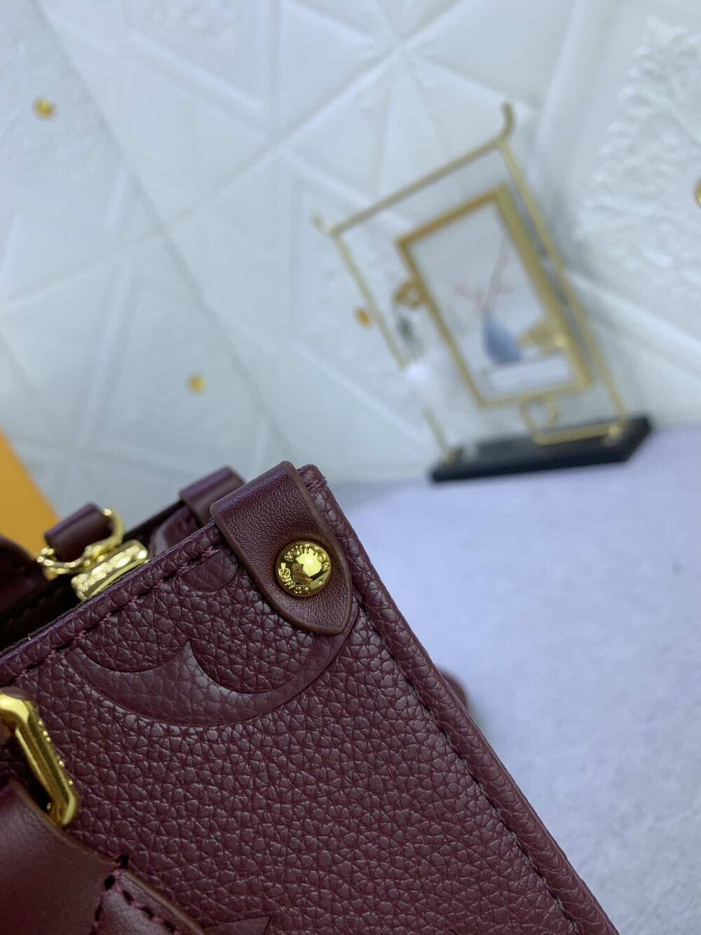 LOUIS VUITTON ONTHEGO MM MONOGRAM EMPREINTE WINE RED 35CM M46601 - Image 7