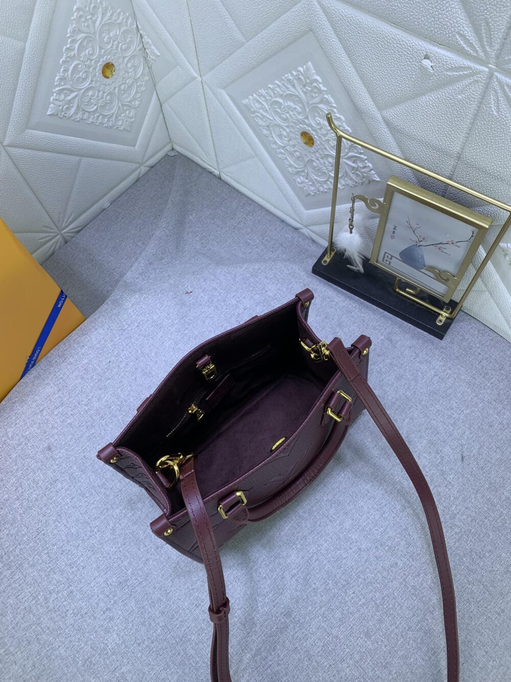 LOUIS VUITTON ONTHEGO MM MONOGRAM EMPREINTE WINE RED 35CM M46601 - Image 10