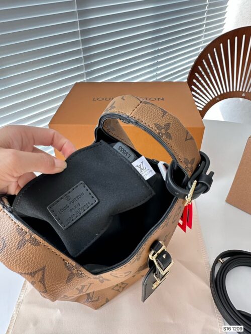 Alternative view of Louis Vuitton Atlantis Bucket Monogram Canvas 17Cm M46816