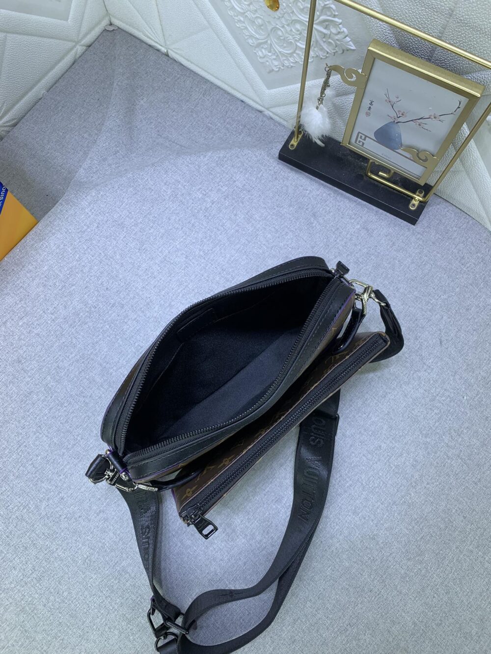 LOUIS VUITTON TRIO MESSENGER PURPLE 25CM M46266 - Image 2