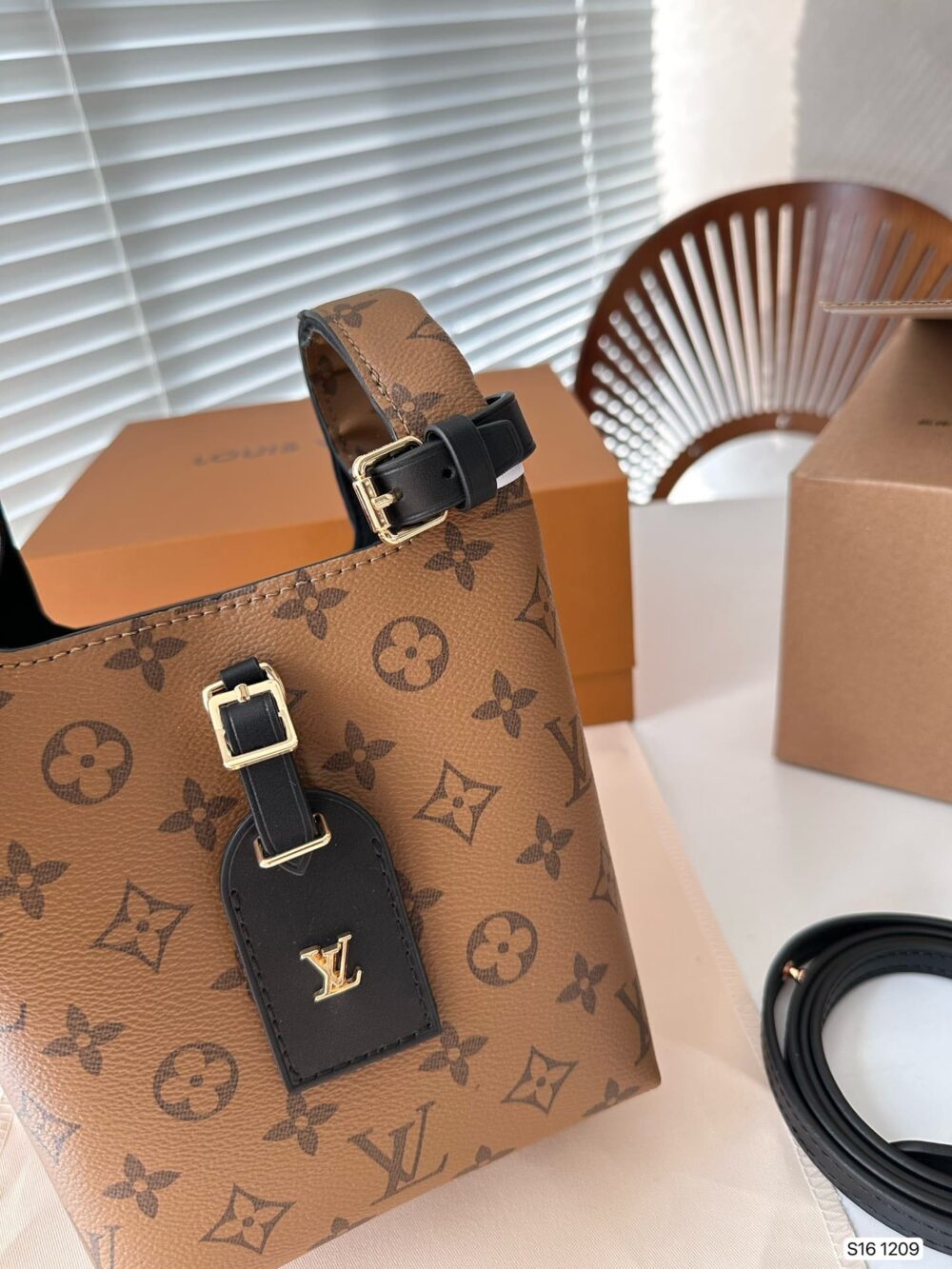 LOUIS VUITTON ATLANTIS BUCKET MONOGRAM CANVAS 17CM M46816 - Image 4