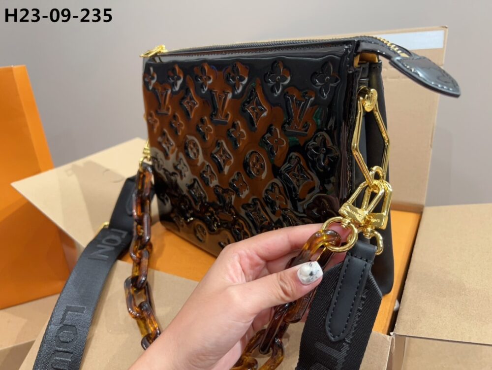 LOUIS VUITTON COUSSIN PM BAG BLACK 27CM M22614 - Image 6