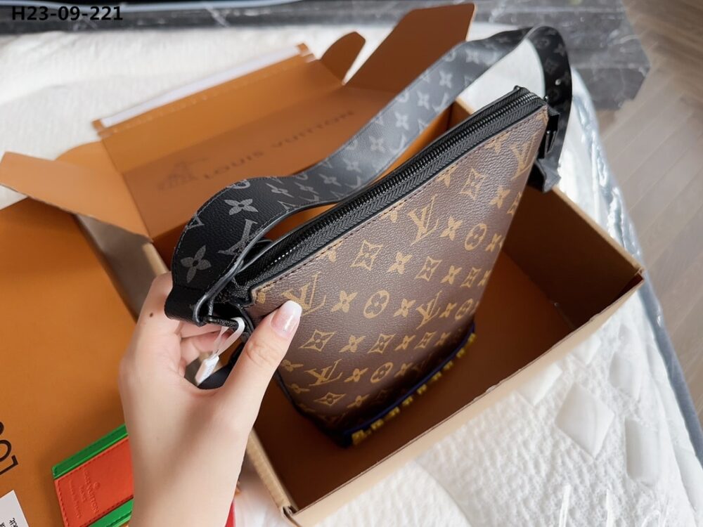LOUIS VUITTON CRUISER MESSENGER BAG MONOGRAM ECLIPSE BROWN 20CM M57966 - Image 7