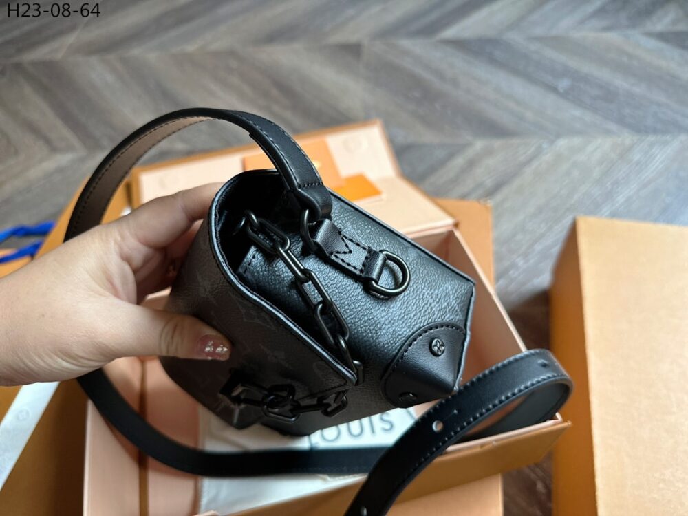 LOUIS VUITTON STEAMER WEARABLE WALLET BLACK 18CM M81783 - Image 7