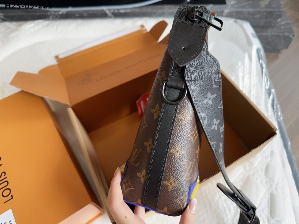 LOUIS VUITTON CRUISER MESSENGER BAG MONOGRAM ECLIPSE BROWN 20CM M57966 - Image 8