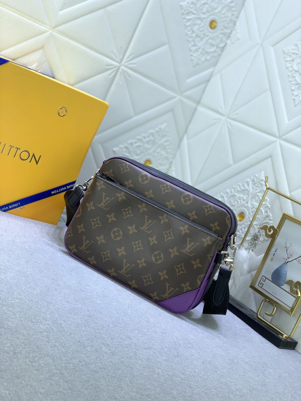 LOUIS VUITTON TRIO MESSENGER PURPLE 25CM M46266 - Image 9