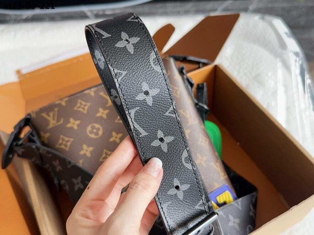 LOUIS VUITTON CRUISER MESSENGER BAG MONOGRAM ECLIPSE BROWN 20CM M57966 - Image 9