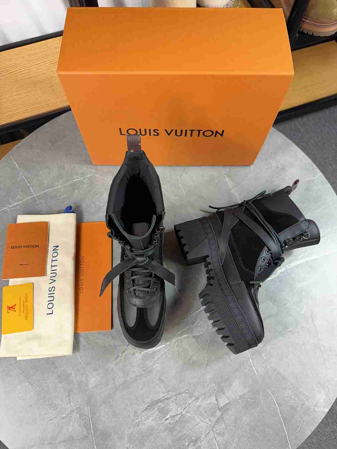 LOUIS VUITTON LAUREATE PLATFORM DESERT BOOT BLACK 1AD25F - Image 2