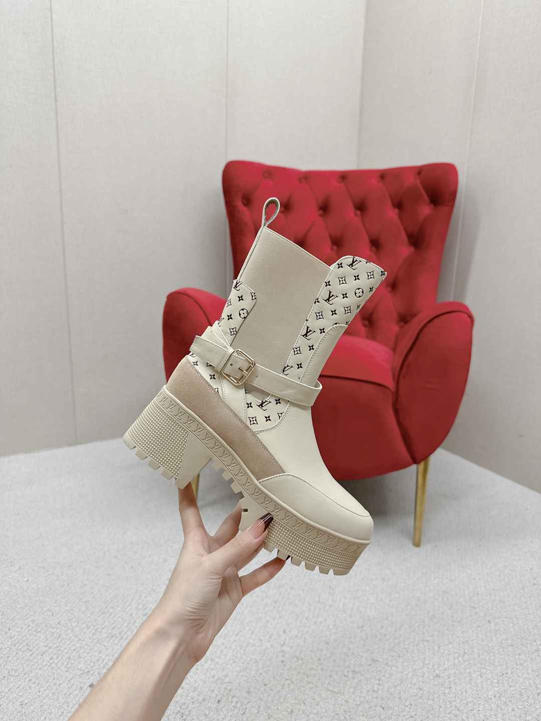 LOUIS VUITTON LAUREATE PLATFORM CHELSEA BOOT BEIGE 1ACAA1 - Image 2