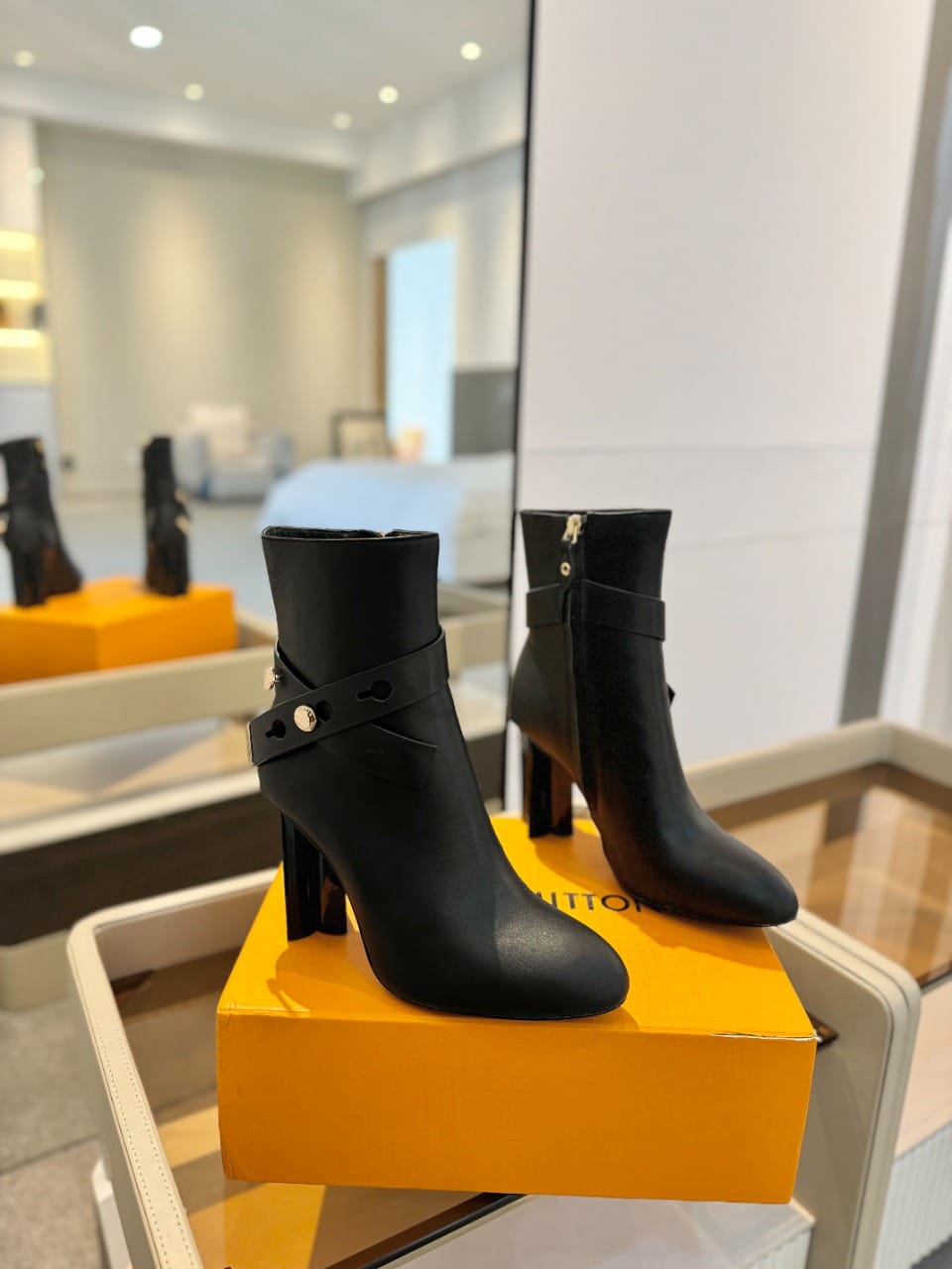 LOUIS VUITTON SILHOUETTE ANKLE BOOT BLACK 1ADAQZ - Image 3