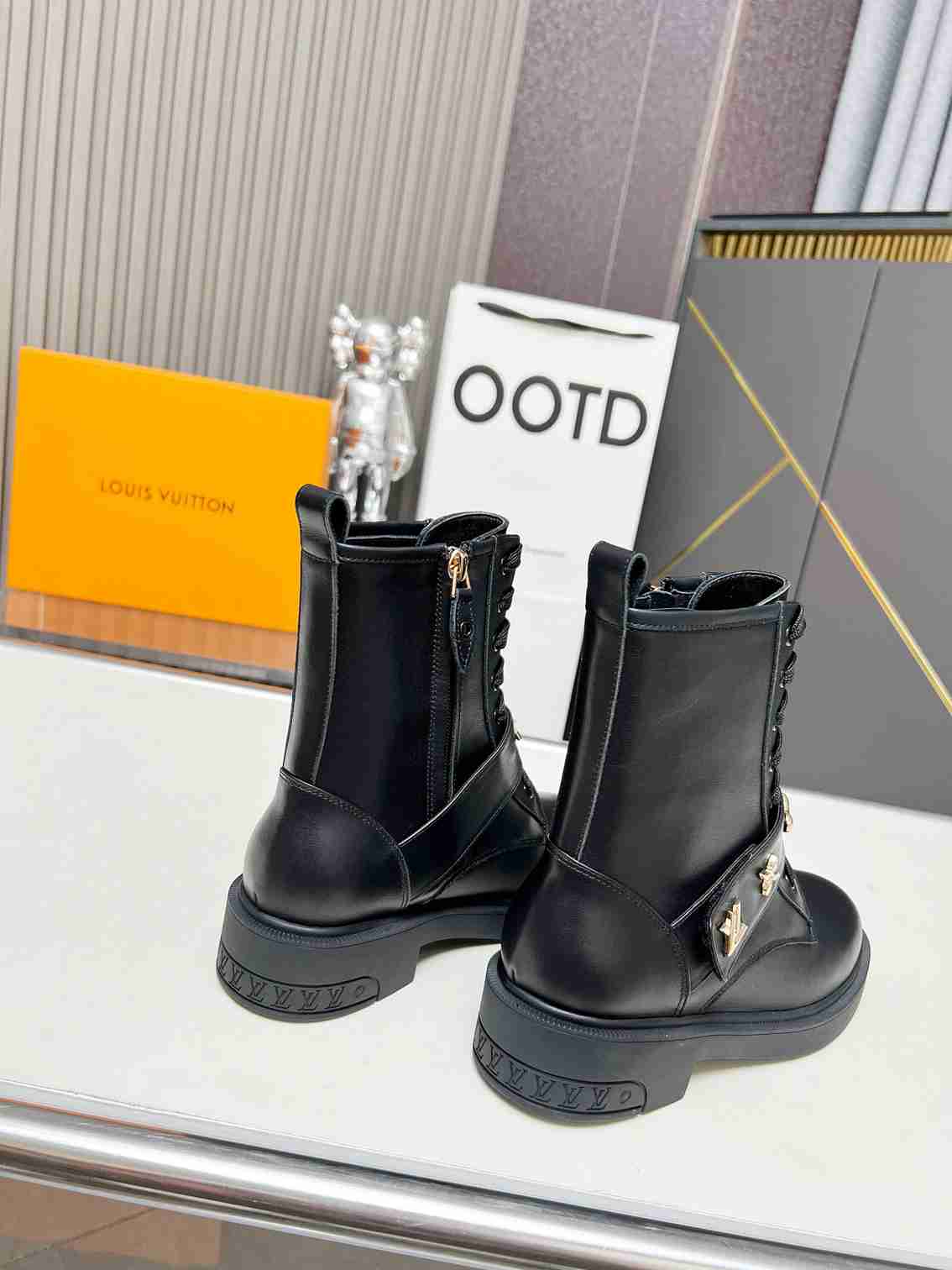 LOUIS VUITTON CITIZEN BOOTS BLACK 1ADAZR - Image 2