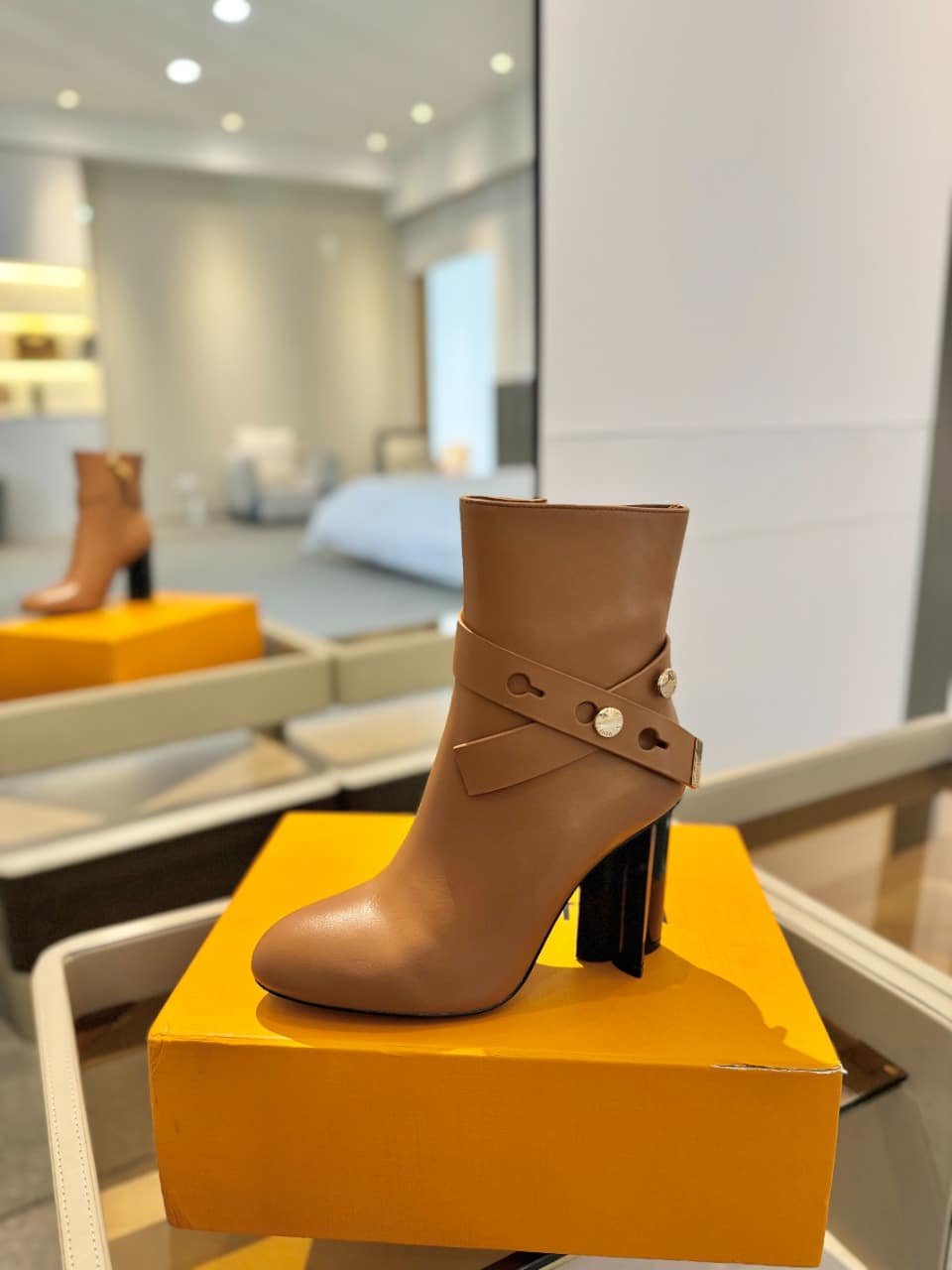 LOUIS VUITTON SILHOUETTE ANKLE BOOT BROWN - Image 2