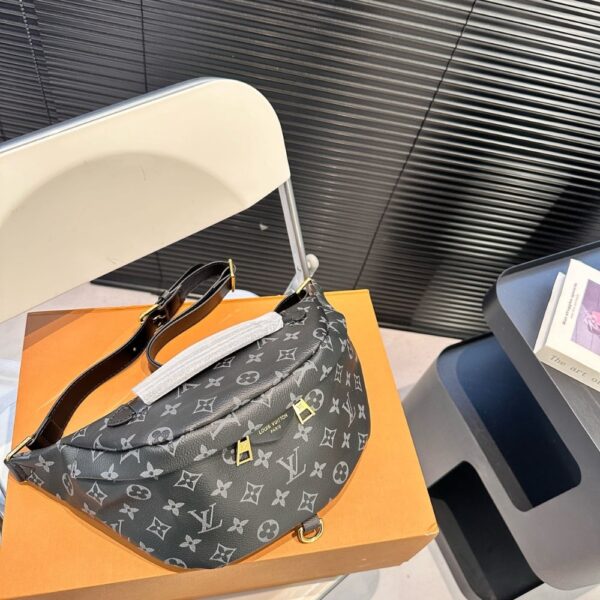 LOUIS VUITTON DISCOVERY BUMBAG PM MONOGRAM ECLIPSE BLACK 39CM M46035 - Image 2