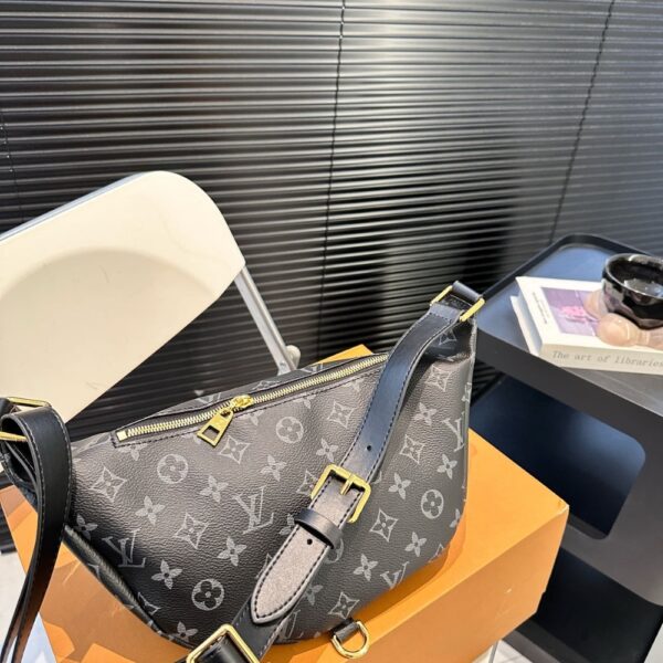 LOUIS VUITTON DISCOVERY BUMBAG PM MONOGRAM ECLIPSE BLACK 39CM M46035 - Image 6