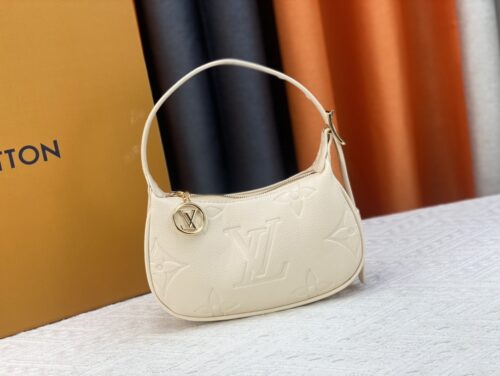 Alternative view of Louis Vuitton Mini Moon White 20Cm M82519