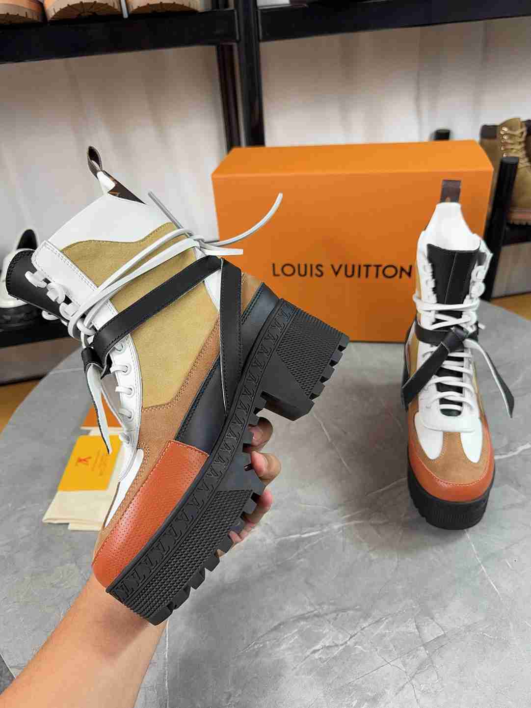 LOUIS VUITTON LAUREATE PLATFORM DESERT BOOT BEIGE 1AD24J - Image 6