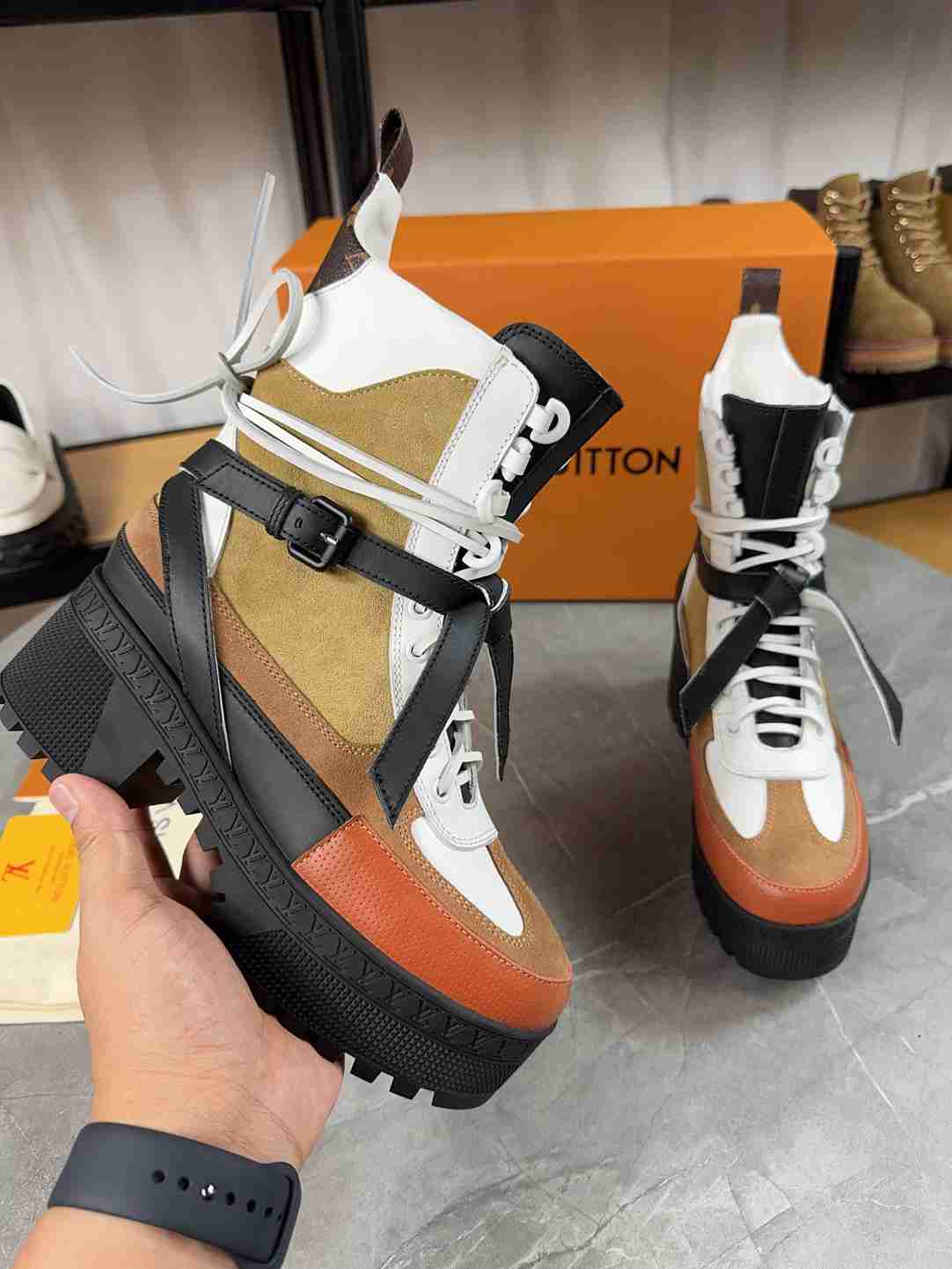 LOUIS VUITTON LAUREATE PLATFORM DESERT BOOT BEIGE 1AD24J - Image 5