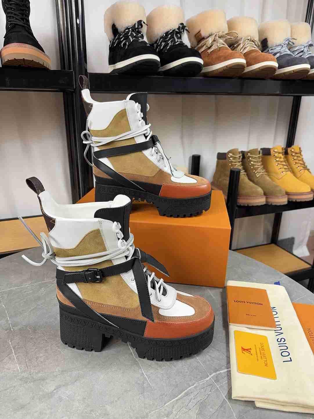 LOUIS VUITTON LAUREATE PLATFORM DESERT BOOT BEIGE 1AD24J - Image 2