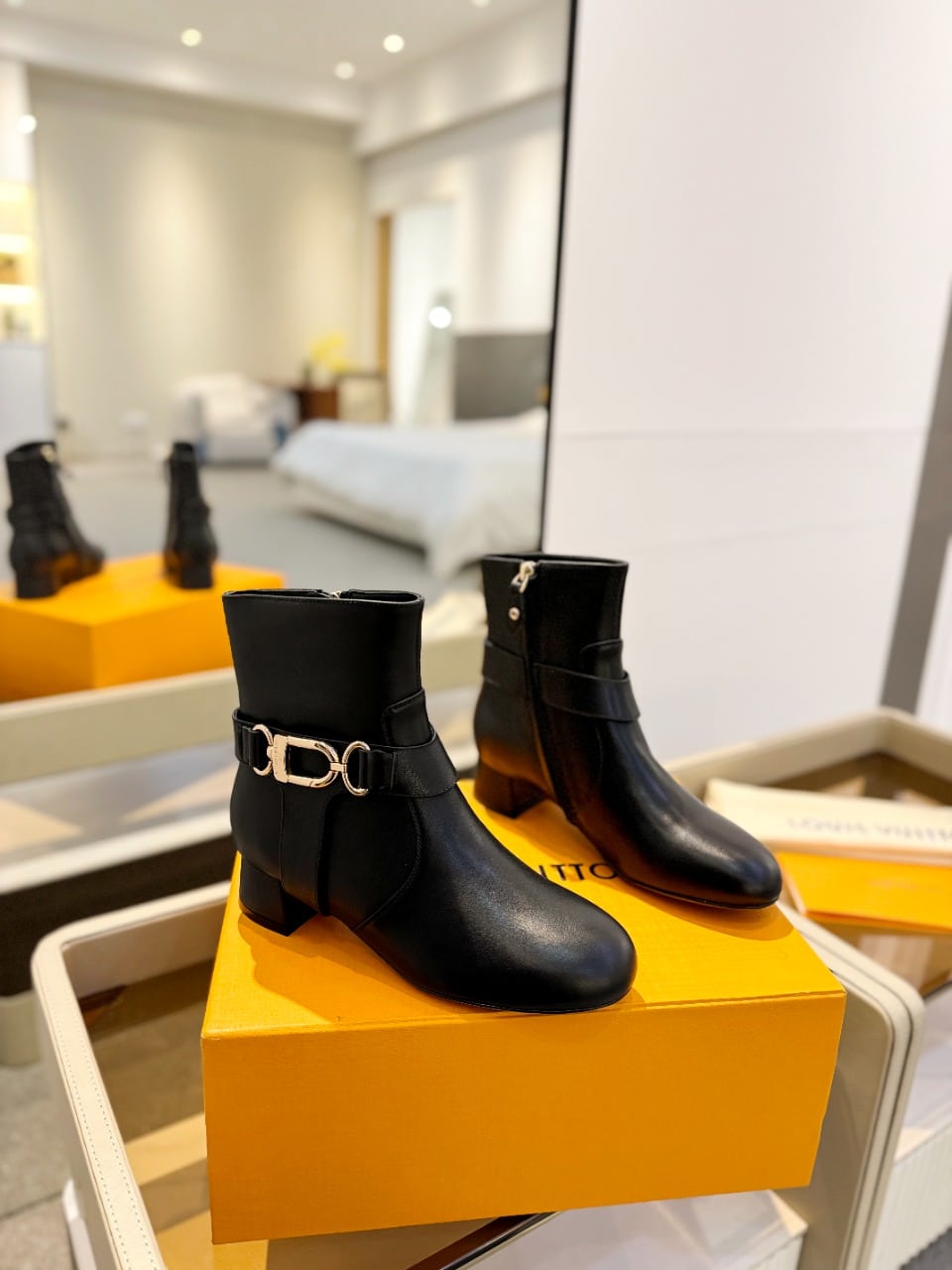 LOUIS VUITTON WESTSIDE FLAT ANKLE BOOT BLACK 1AC6WL - Image 3