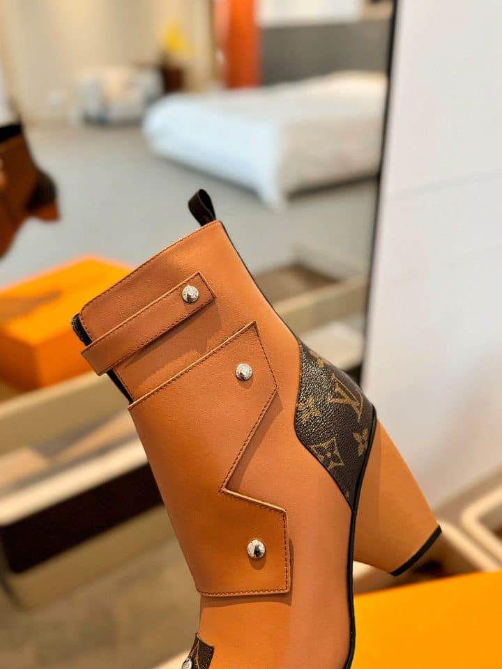 LOUIS VUITTON TRINITY BOOT MONOGRAM AND BROWN - Image 6