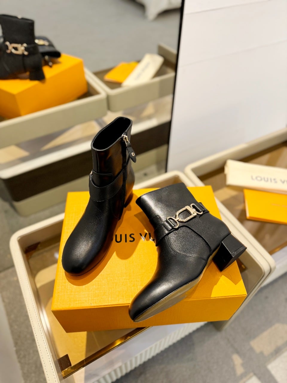 LOUIS VUITTON WESTSIDE FLAT ANKLE BOOT BLACK 1AC6WL - Image 2